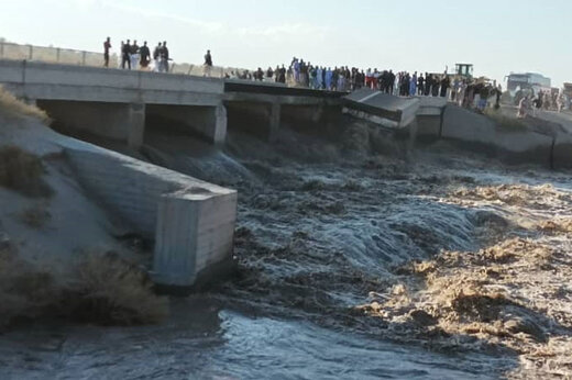 ببینید | تخریب پل توکل آباد در ریگان بر اثر سیلاب