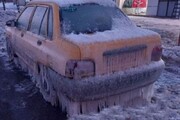 عکس | تصویری عجیب از یخ زدن پراید در سرمای بی‌سابقه زنجان