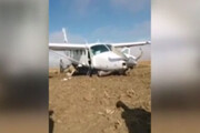 ببینید | فرود اضطراری هواپیما در زمین‌های کشاورزی کرمان