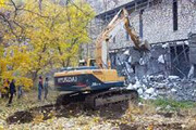 ببینید | تخریب ساختمان متعلق به قوه قضاییه در بستر رود چالوس