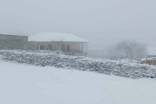 برف راه ۱۲۰ روستا را در آذربایجان شرقی بست