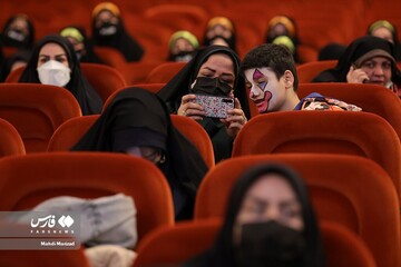 حرکات نمایشی زنان پلیس با اسلحه در تهران