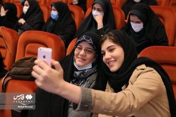 حرکات نمایشی زنان پلیس با اسلحه در تهران