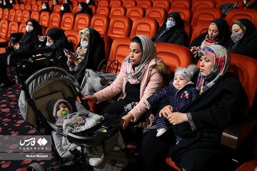 حرکات نمایشی زنان پلیس با اسلحه در تهران