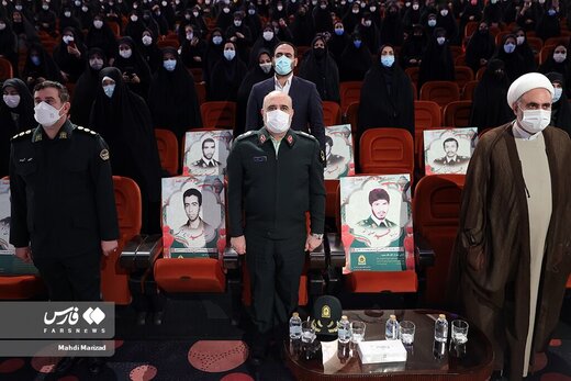 حرکات نمایشی زنان پلیس با اسلحه در تهران