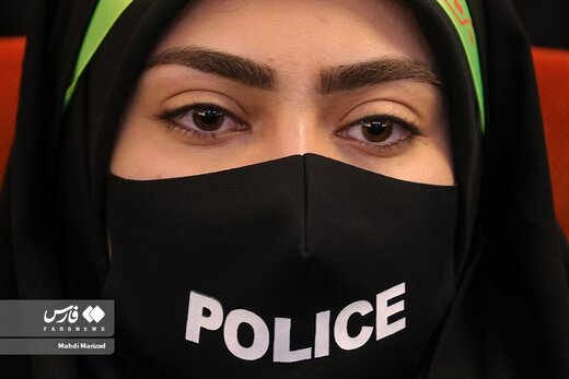 حرکات نمایشی زنان پلیس با اسلحه در تهران