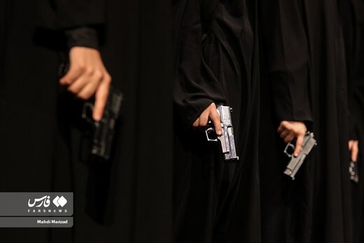 حرکات نمایشی زنان پلیس با اسلحه در تهران