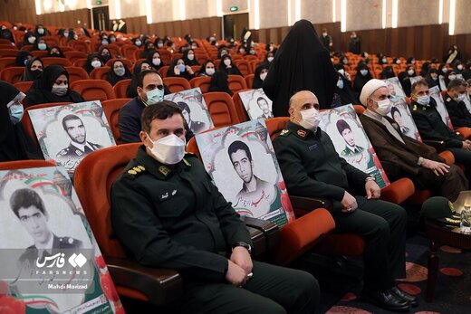حرکات نمایشی زنان پلیس با اسلحه در تهران