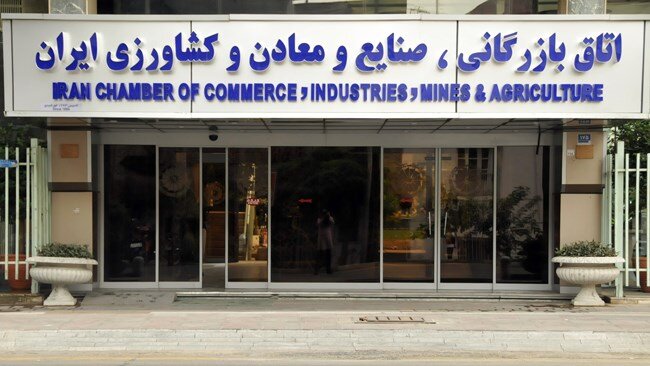 نیکزاد ،  نایب رییس مجلس  : رئیس اتاق بازرگانی ایران حرف گنده‌تر از دهنش زده است 