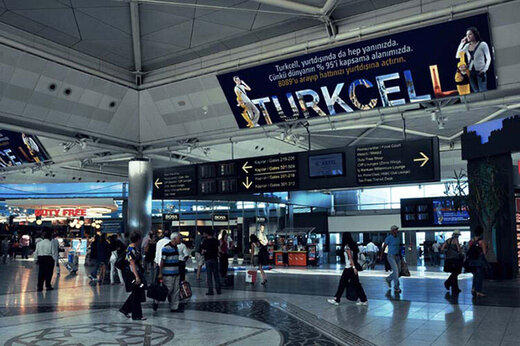 ببینید | تظاهرات مسافران خارجی در فرودگاه استانبول