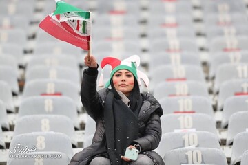 حضور زنان در ورزشگاه آزادی برای تماشای دیدار ایران – عراق