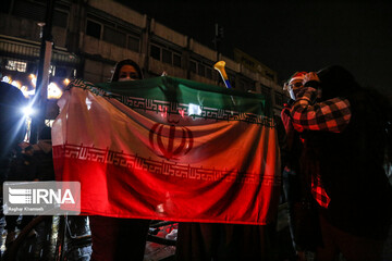 جشن مردمی صعود تیم ملی ایران به جام جهانی ۲۰۲۲ در میدان ولیعصر