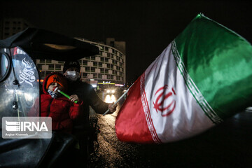 جشن مردمی صعود تیم ملی ایران به جام جهانی ۲۰۲۲ در میدان ولیعصر
