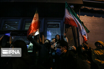 جشن مردمی صعود تیم ملی ایران به جام جهانی ۲۰۲۲ در میدان ولیعصر