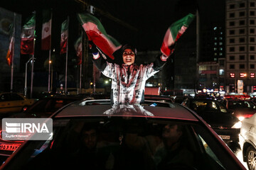 جشن مردمی صعود تیم ملی ایران به جام جهانی ۲۰۲۲ در میدان ولیعصر