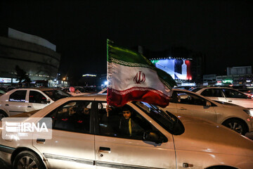 جشن مردمی صعود تیم ملی ایران به جام جهانی ۲۰۲۲ در میدان ولیعصر
