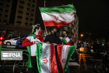 جشن مردمی صعود تیم ملی ایران به جام جهانی ۲۰۲۲ در میدان ولیعصر