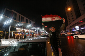 جشن مردمی صعود تیم ملی ایران به جام جهانی ۲۰۲۲ در میدان ولیعصر