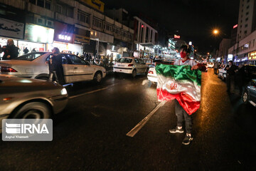 جشن مردمی صعود تیم ملی ایران به جام جهانی ۲۰۲۲ در میدان ولیعصر
