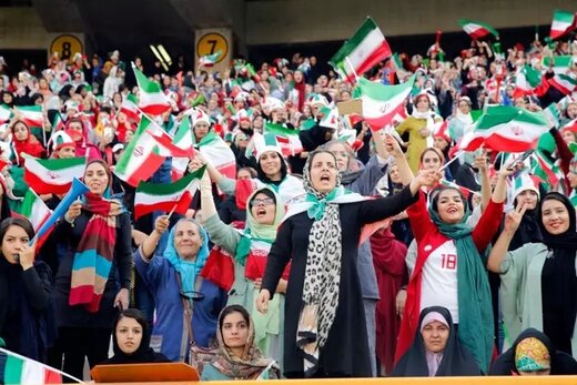 ببینید | تشویق ایسلندی تماشاگران زن ایرانی در استادیوم آزادی