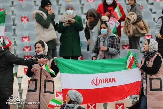 حضور زنان در ورزشگاه آزادی برای تماشای دیدار ایران – عراق