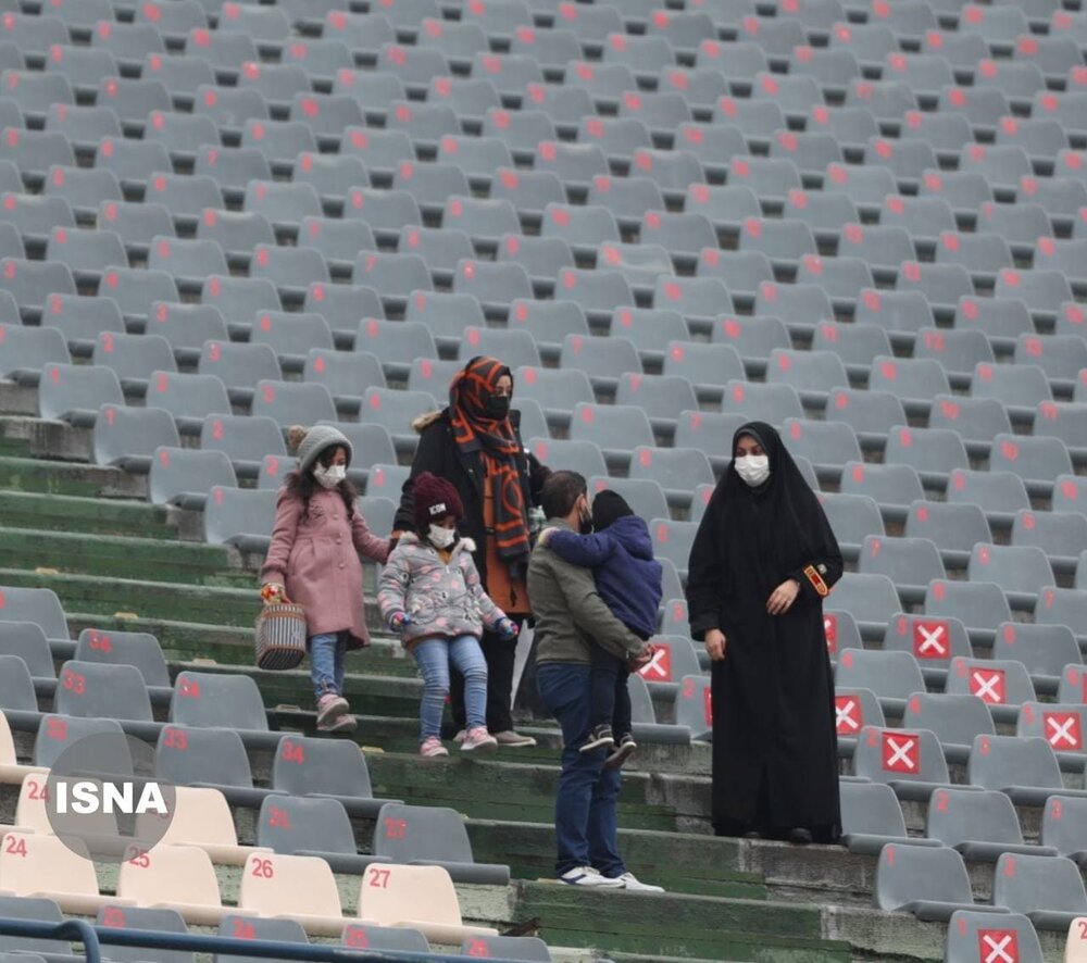 عکس | حضور خانوادگی در استادیوم آزادی برای تماشای دیدار ایران و عراق