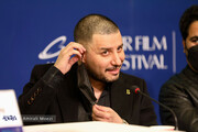 ببینید | شیطنت‌های جالب جواد عزتی در اولین روز جشنواره فجر