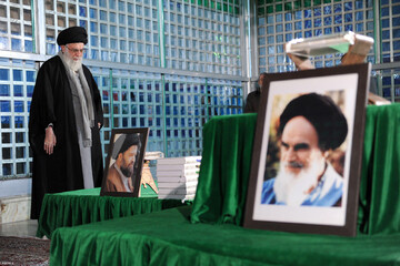 حضور رهبر انقلاب در مرقد مطهر امام راحل و گلزار شهدای بهشت زهرا