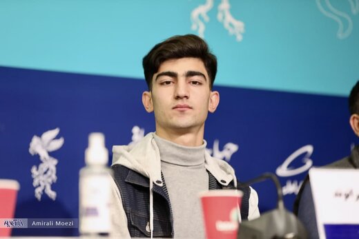 عکس| ژست‌های بازیگر نقش علیرضا بیرانوند در جشنواره فیلم فجر