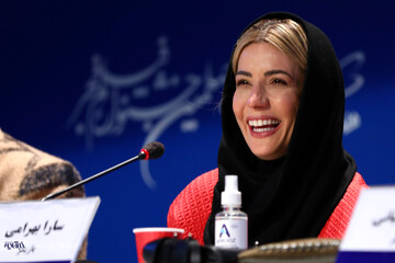 نشست خبری فیلم علف‌زار