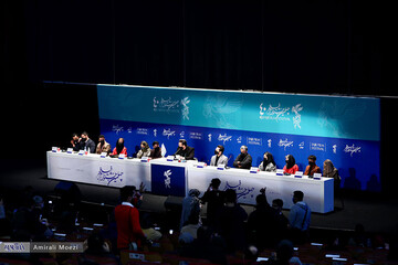 تصاویر | نشست خبری فیلم سینمایی «علف‌زار» در جشنواره فیلم فجر
