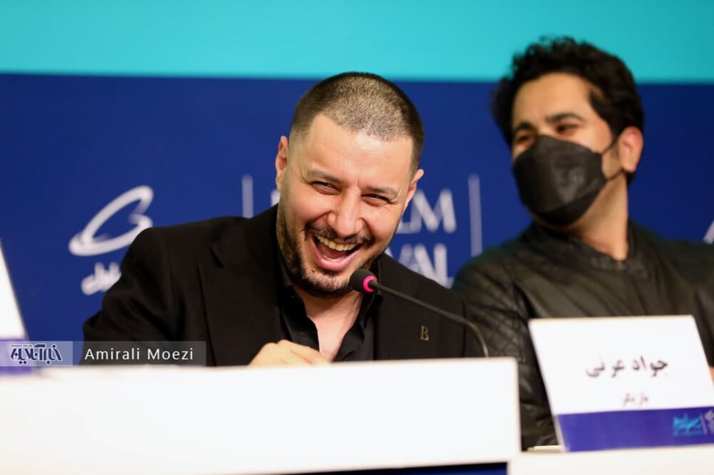 چهره خندان جواد عزتی در جشنواره فیلم فجر/ عکس 