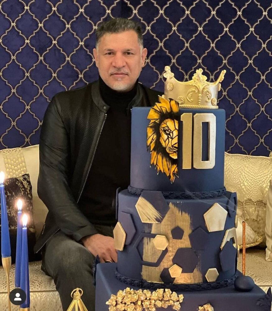 کیک تولد ۵۲ سالگی علی دایی/عکس