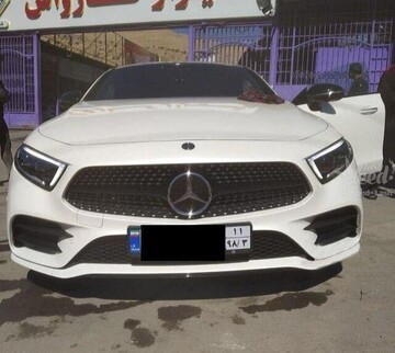 توقیف یک دستگاه مرسدس بنز لاکچری و قاچاق در ماکو