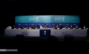 تصاویر | امین حیایی، لادن مستوفی و مجید صالحی در نشست خبری «برف آخر»