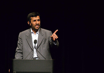 انتقاد تند احمدی نژاد از اخراج اساتید دانشگاه
