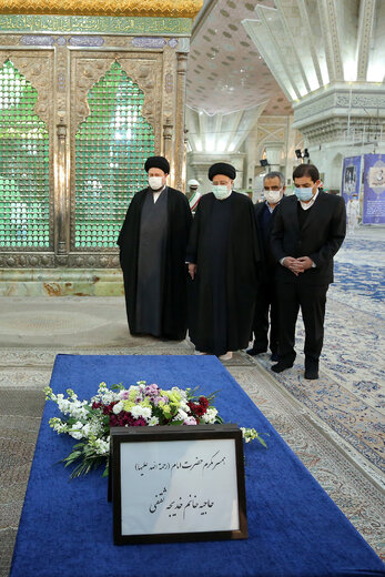 تجدید میثاق آیت الله رئیسی و اعضای هیأت دولت با آرمان‌های امام راحل و شهدای انقلاب اسلامی