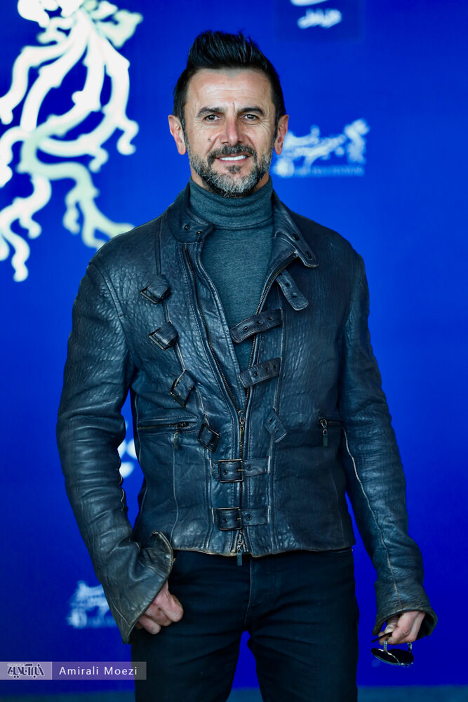 ژست‌های خاص و جالب امین حیایی و رضا عطاران در فتوکال برف آخر