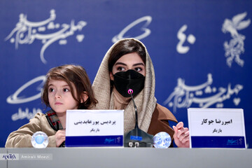 تصاویر بازیگران و عواملی فیلم «بی مادر» در چهلمین جشنواره فجر