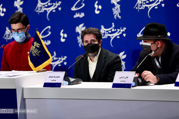 تصاویر بازیگران و عواملی فیلم «بی مادر» در چهلمین جشنواره فجر