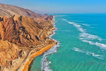 عکس | کشف شی‌ ناشناخته در آب‌های خلیج‌فارس با علامت‌های مذهبی