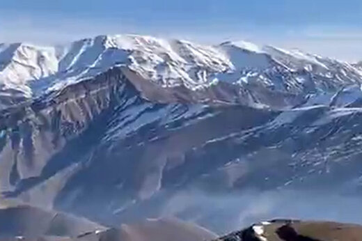 ببینید | تصویری باورنکردنی از آلودگی تهران از فراز قله‌ لتمال در غرب تهران