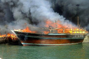 ببینید | حریق یک فروند لنج باری در بندر چارک