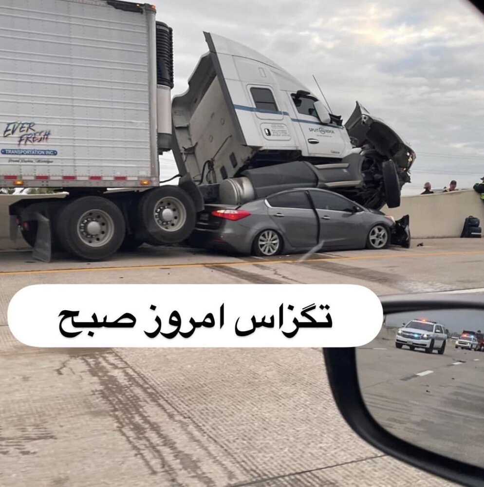 عکس | تصویری هولناک از له شدن یک خودروی لوکس زیر چرخ‌های تریلی
