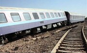 خروج قطار تهران-ارومیه از ریل / ۱۱۵ مسافر در سلامت کامل اند