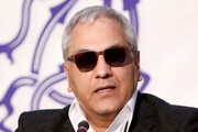 ببینید | تیپ جالب مهران مدیری در جشنواره فجر؛ عینک آفتابی و کاپشن چرم