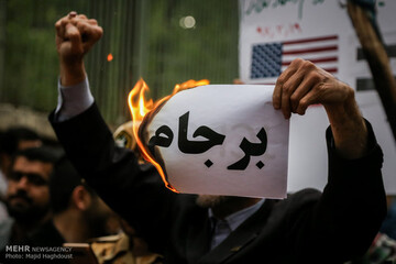 یک بام و دو هوای جناحی نمایندگان/ از الزام روحانی به تصویب توافق احتمالی در مجلس تا بی نیازی رئیسی از تصویب توافق در بهارستان