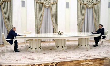 میز پوتین؛ بازی قدرت یا پارانویا؟

