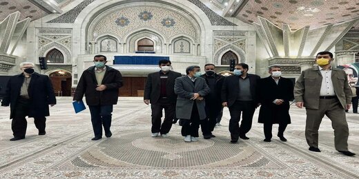 حضور  احمدی نژاد در حرم امام / سید حسن خمینی به استقبال او نرفت+ عکس
