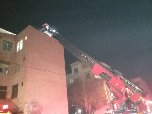 حادثه آتش‌سوزی در یک مجتمع مسکونی واقع در جاده ورامین